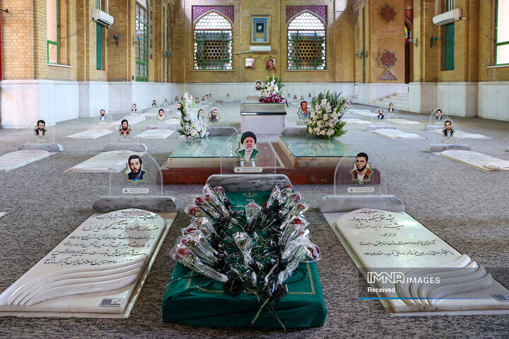 تجدید میثاق رئیس جمهور و اعضای هیئت دولت چهاردهم با آرمان‌های امام خمینی(ره)