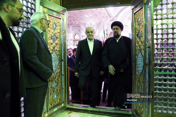 تجدید میثاق رئیس جمهور و اعضای هیئت دولت چهاردهم با آرمان‌های امام خمینی(ره)