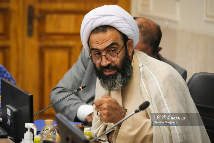 اصفهان ستون انقلاب است و باید مدافع سرمایه‌های ایثارگری باشد