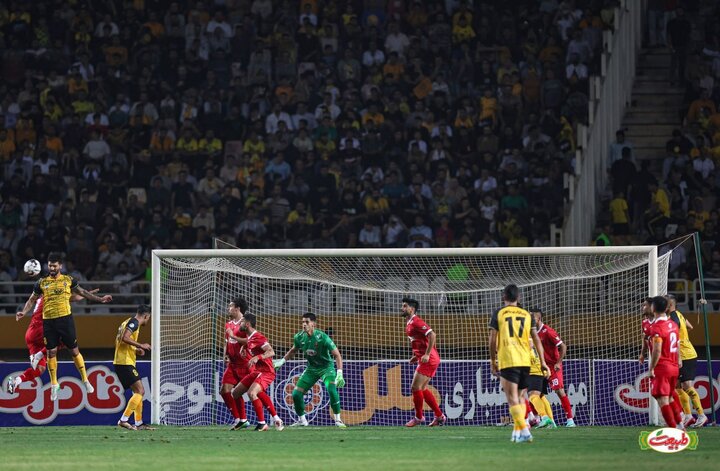 ۶+۱ غایب سپاهان مقابل تراکتور / کار سخت محرم در نقش‌جهان