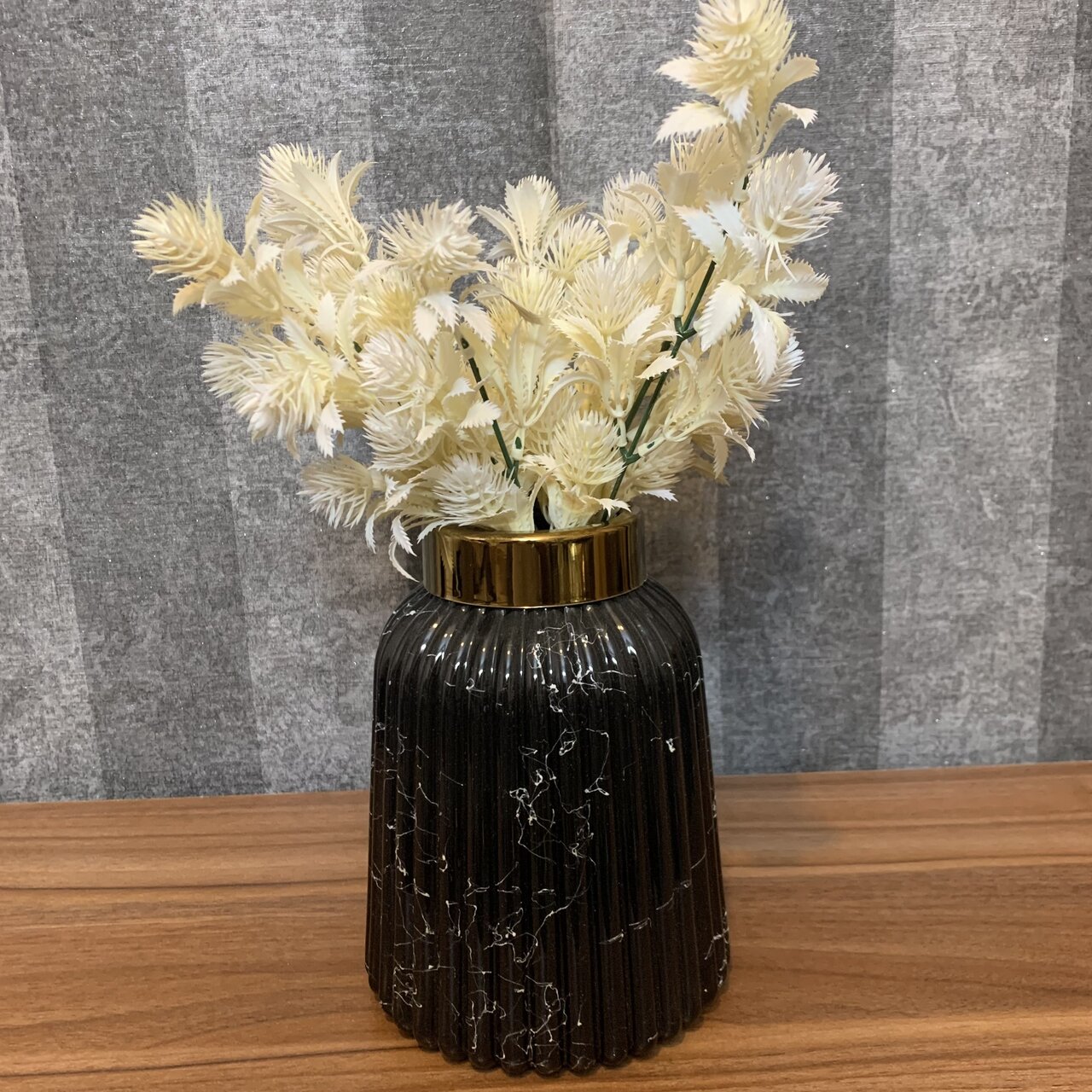 گلدان شیشه‌ای در دکوراسیون داخلی؛ ایده‌های خاص برای خانه‌های مدرن