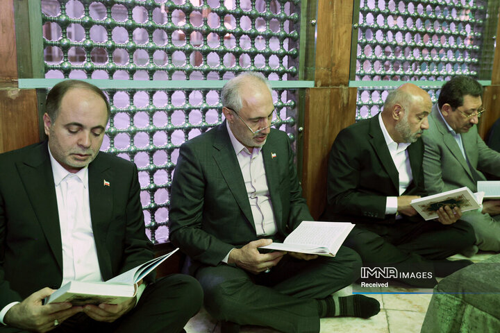 تجدید میثاق رئیس جمهور و اعضای هیئت دولت چهاردهم با آرمان‌های امام خمینی(ره)