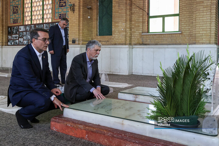 تجدید میثاق رئیس جمهور و اعضای هیئت دولت چهاردهم با آرمان‌های امام خمینی(ره)