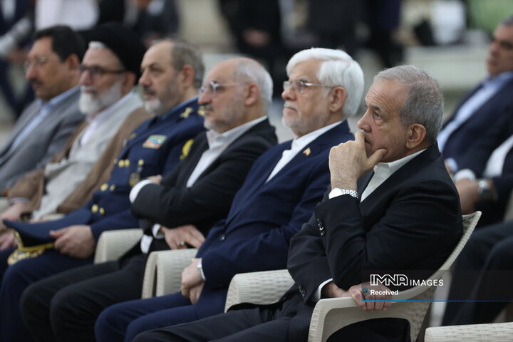 تجدید میثاق رئیس جمهور و اعضای هیئت دولت چهاردهم با آرمان‌های امام خمینی(ره)