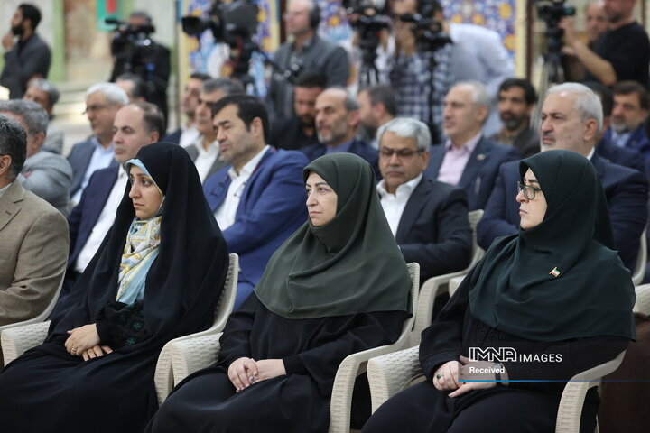 تجدید میثاق رئیس جمهور و اعضای هیئت دولت چهاردهم با آرمان‌های امام خمینی(ره)