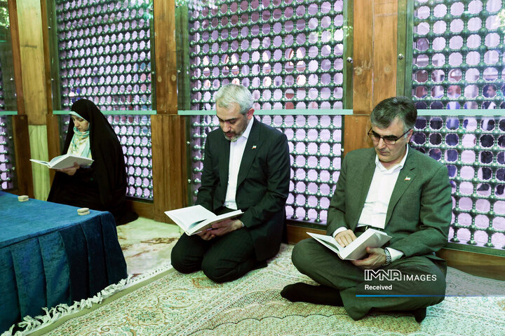 تجدید میثاق رئیس جمهور و اعضای هیئت دولت چهاردهم با آرمان‌های امام خمینی(ره)