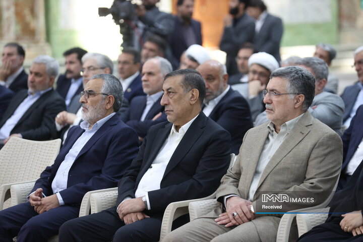 تجدید میثاق رئیس جمهور و اعضای هیئت دولت چهاردهم با آرمان‌های امام خمینی(ره)