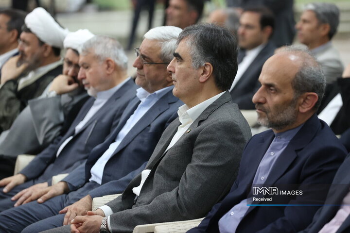 تجدید میثاق رئیس جمهور و اعضای هیئت دولت چهاردهم با آرمان‌های امام خمینی(ره)