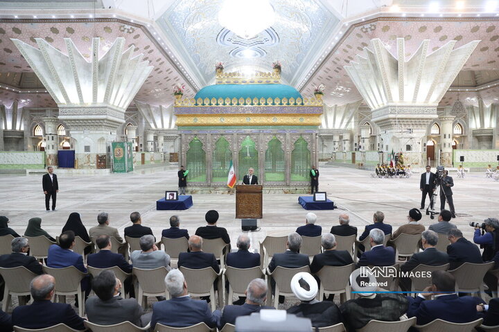 تجدید میثاق رئیس جمهور و اعضای هیئت دولت چهاردهم با آرمان‌های امام خمینی(ره)