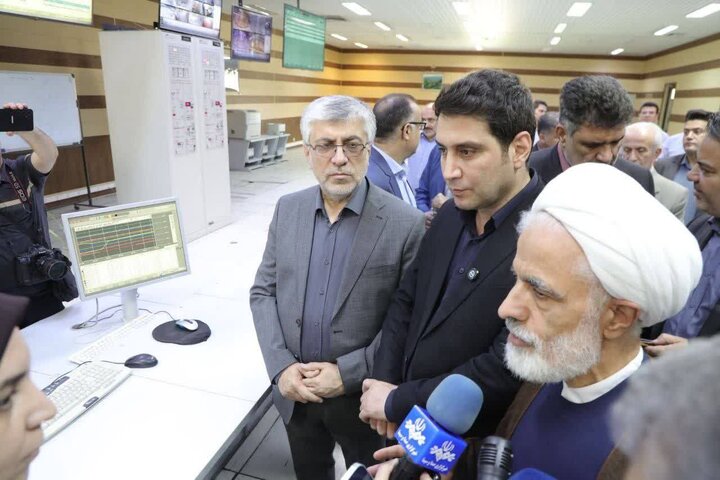 توسعه نیروگاه‌های خورشیدی و رفع خاموشی‌ها در اولویت دولت است