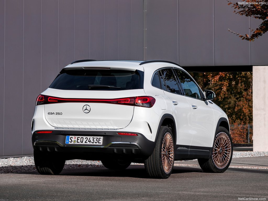 مرسدس بنز EQA