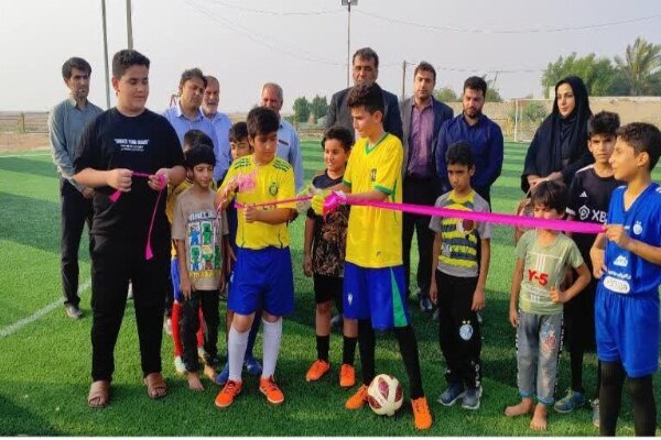 افتتاح سیزدهمین زمین چمن مصنوعی در کاشان با هدف توسعه ورزش