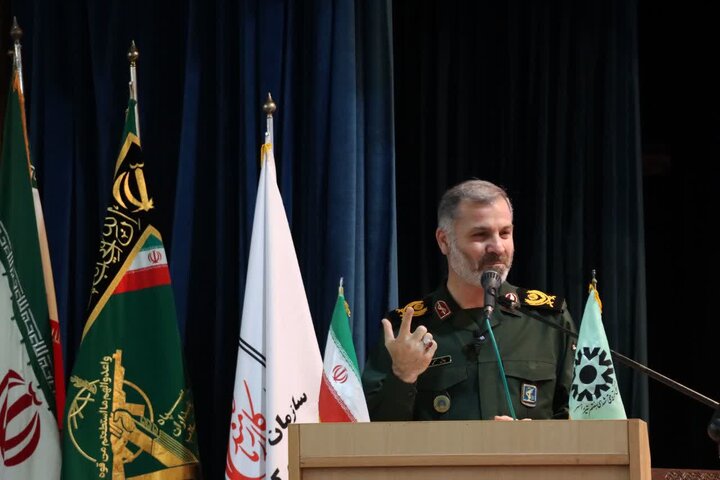 دشمن با رسانه و عملیات روانی به‌دنبال گرفتن امید مردم ایران است