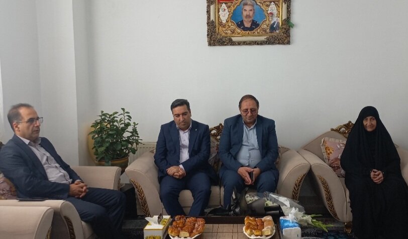 واگذاری ۷ واحد مسکن به مددجویان بهزیستی در سفر معاون وزیر تعاون به استان ایلام + فیلم