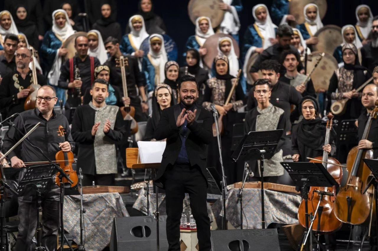 همبستگی ملی در کنسرت ارکستر «شرر»/ عاشقانههای فارسی در کنار آهنگهای ملی میهنی
