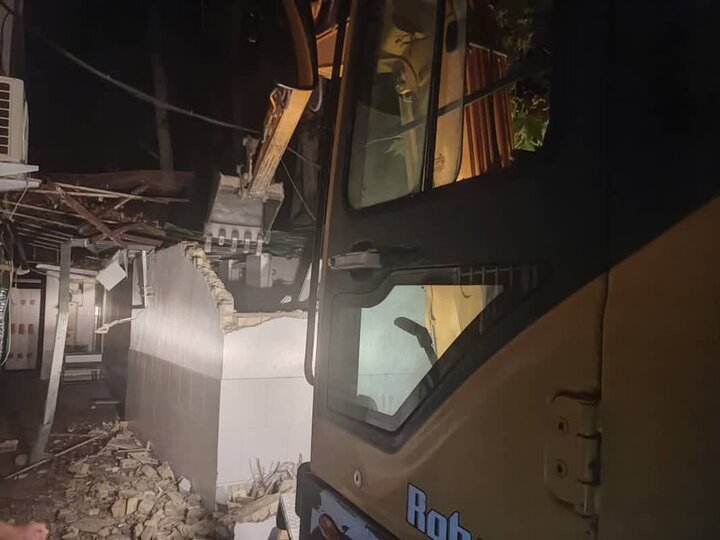 اجرای رأی کمیسیون ماده ۱۰۰ و تخریب الحاقات غیرمجاز مدرسه مهر تابان در شیراز