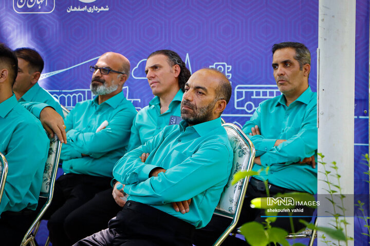 آیین رونمایی از ۱۳۰ دستگاه تاکسی برقی جدید در شهر اصفهان