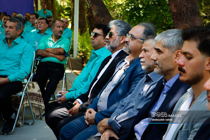 آیین رونمایی از ۱۳۰ دستگاه تاکسی برقی جدید در شهر اصفهان