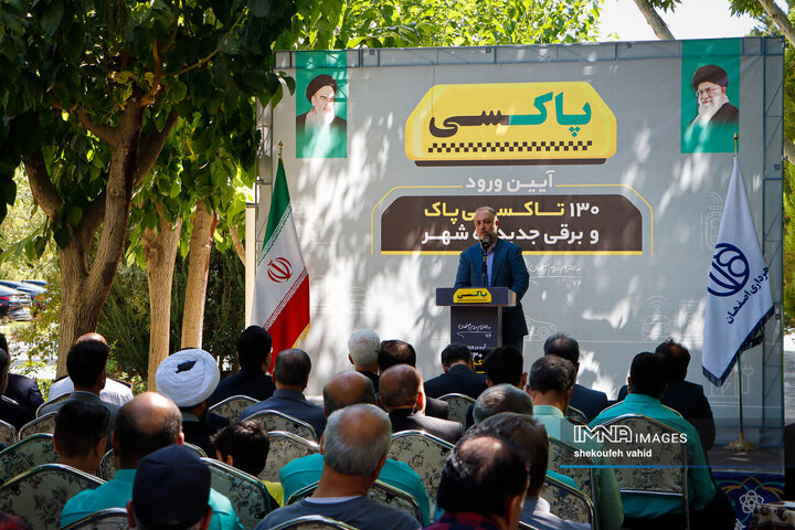 آیین رونمایی از ۱۳۰ دستگاه تاکسی برقی جدید در شهر اصفهان