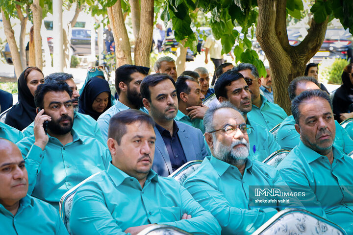 آیین رونمایی از ۱۳۰ دستگاه تاکسی برقی جدید در شهر اصفهان