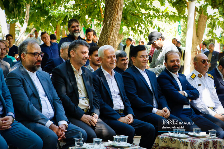 آیین رونمایی از ۱۳۰ دستگاه تاکسی برقی جدید در شهر اصفهان