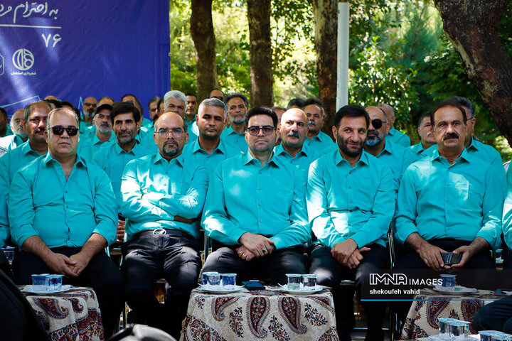 آیین رونمایی از ۱۳۰ دستگاه تاکسی برقی جدید در شهر اصفهان