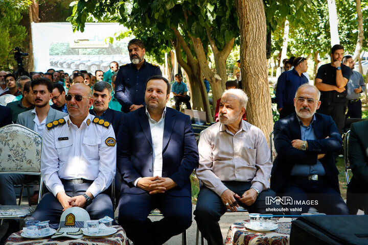 آیین رونمایی از ۱۳۰ دستگاه تاکسی برقی جدید در شهر اصفهان