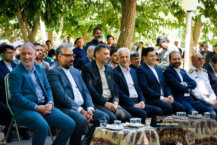 آیین رونمایی از ۱۳۰ دستگاه تاکسی برقی جدید در شهر اصفهان