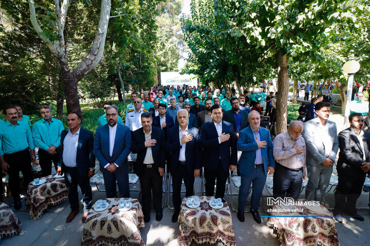 آیین رونمایی از ۱۳۰ دستگاه تاکسی برقی جدید در شهر اصفهان