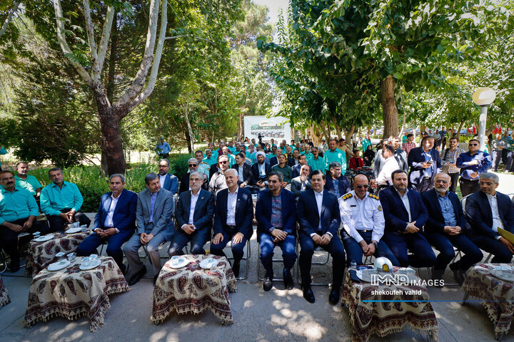 آیین رونمایی از ۱۳۰ دستگاه تاکسی برقی جدید در شهر اصفهان