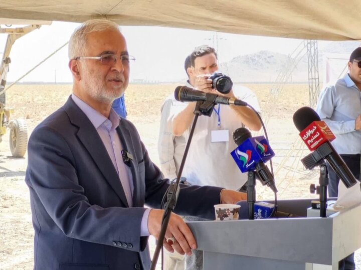 عبور از ناترازی با ایجاد مزارع بزرگ خورشیدی و حمایت از طرح‌های محلی