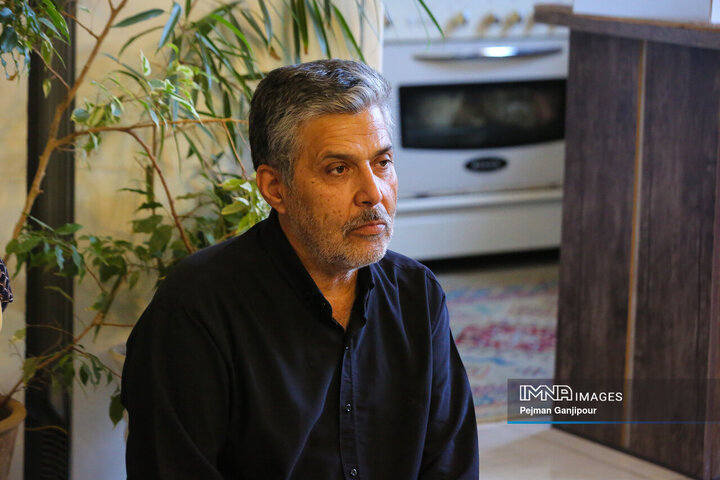 دیدار مدیرعامل سازمان پایانه‌های شهرداری و جمعی از اصحاب رسانه اصفهان با خانواده شهید «وحید صالحی راد»