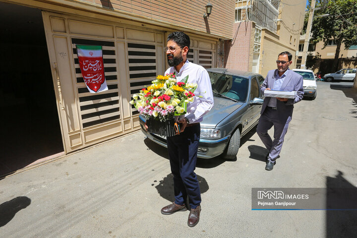 دیدار مدیرعامل سازمان پایانه‌های شهرداری و جمعی از اصحاب رسانه اصفهان با خانواده شهید «وحید صالحی راد»