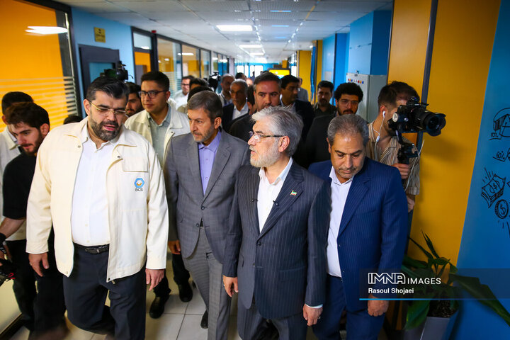 حضور وزیر علوم در دانشگاه صنعتی اصفهان