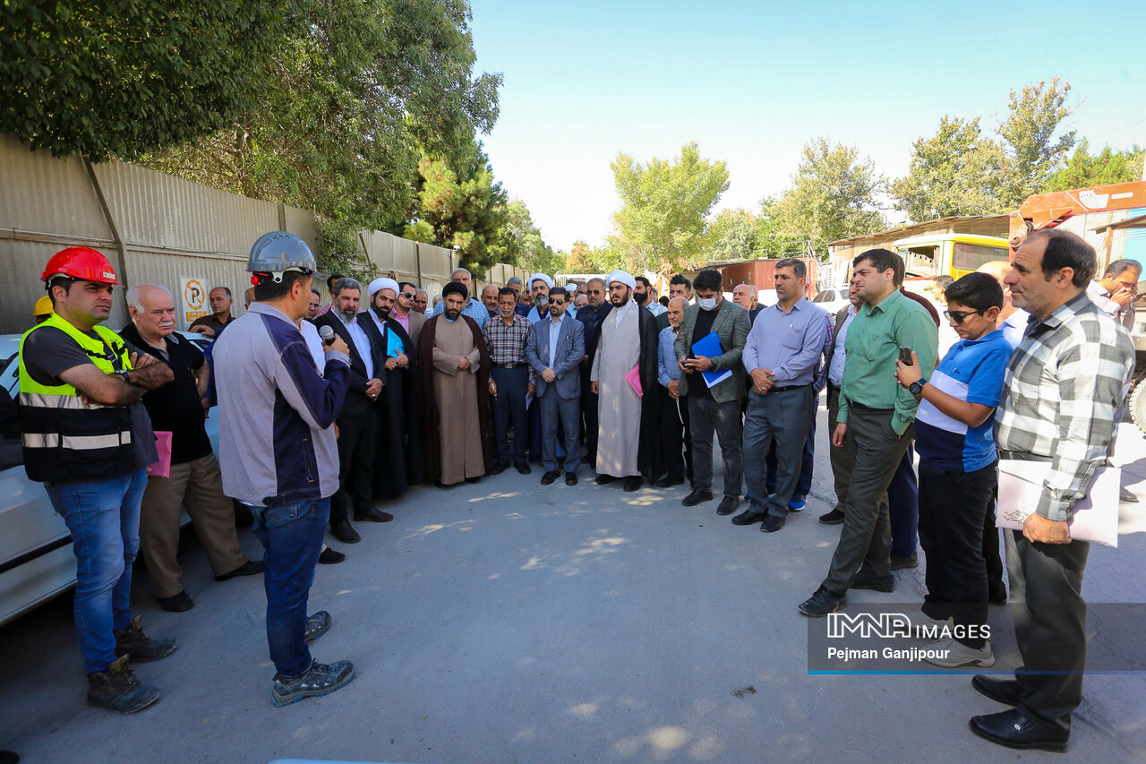 بازدید معتمدین محلات منطقه ۱۰ اصفهان از پروژه زیرگذر شهید خدمت آیتالله رئیسی