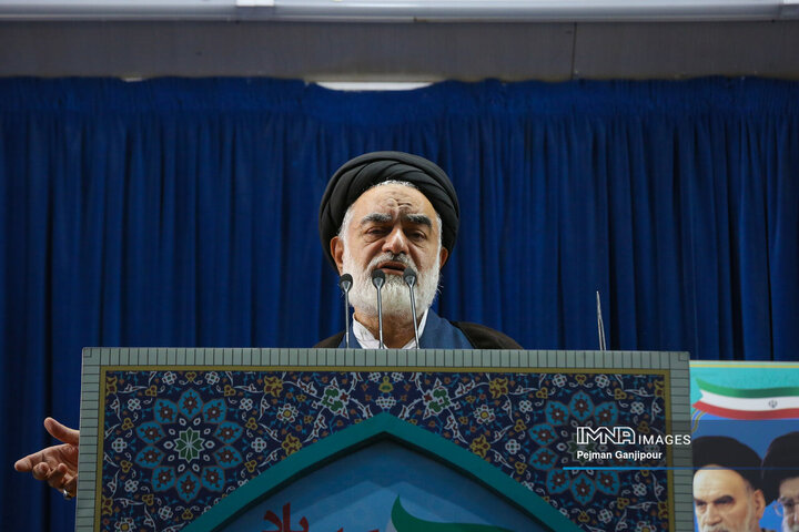 با وجود تلاش دولت از نقطه مطلوب فاصله داریم