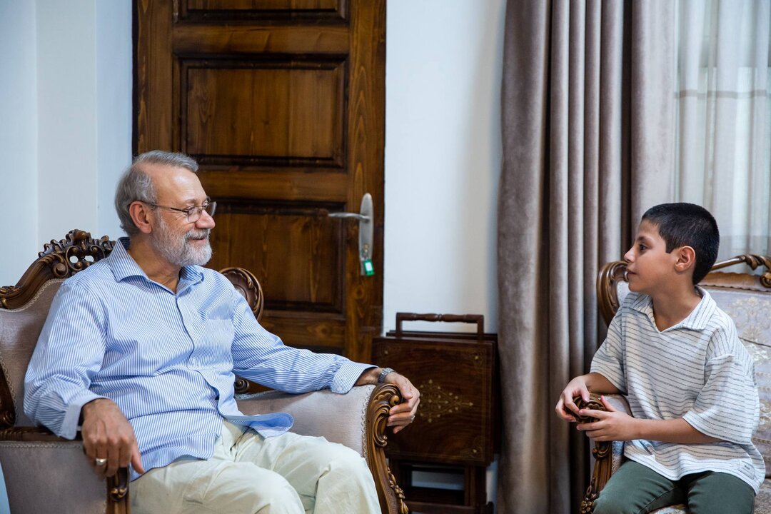 دیدار لاریجانی با خانواده شهیدان محرابی و شادمانی