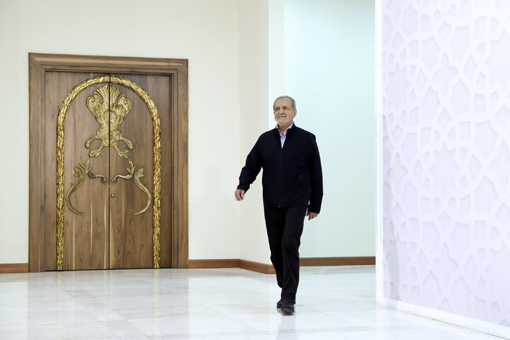 مراسم تجلیل از خیرین مدرسه ساز با حضور رئیس جمهور آغاز شد مراسم تجلیل از خیرین مدرسه ساز با حضور رئیس جمهور آغاز شد