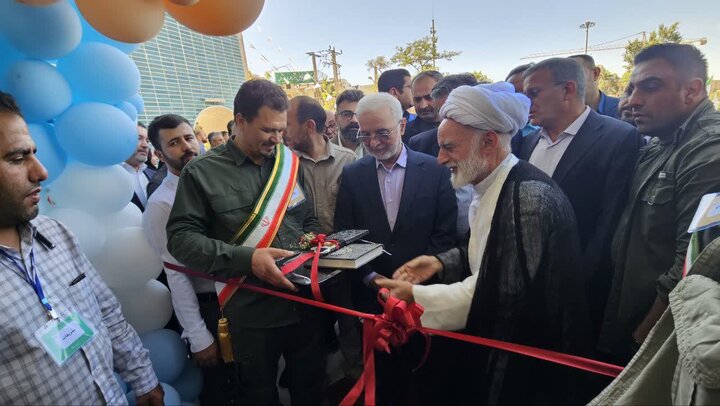 فیلم| افتتاح بزرگترین مجتمع تجاری اراک همزمان با بهرهبرداری از ۲۱ پروژه شهری فیلم| افتتاح بزرگترین مجتمع تجاری اراک همزمان با بهرهبرداری از ۲۱ پروژه شهری
