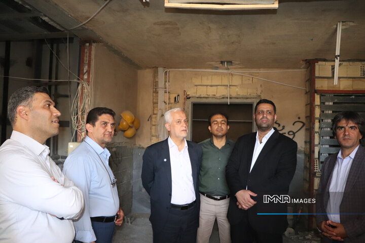 بازدید شهردار اصفهان از پروژه‌های فرهنگی، اجتماعی و ورزشی منطقه ۱۲