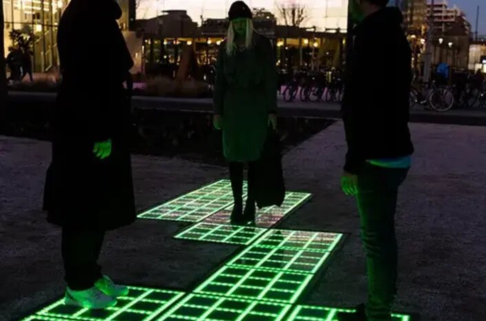 برق زیر هر قدم عابران؛ از توکیو تا لندن با روایت موفقیت کفپوشهای هوشمند