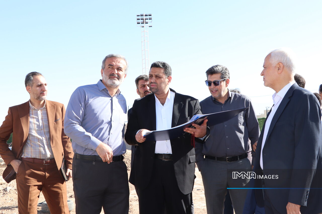 بازدید شهردار اصفهان از پروژه‌های فرهنگی، اجتماعی و ورزشی منطقه ۱۲
