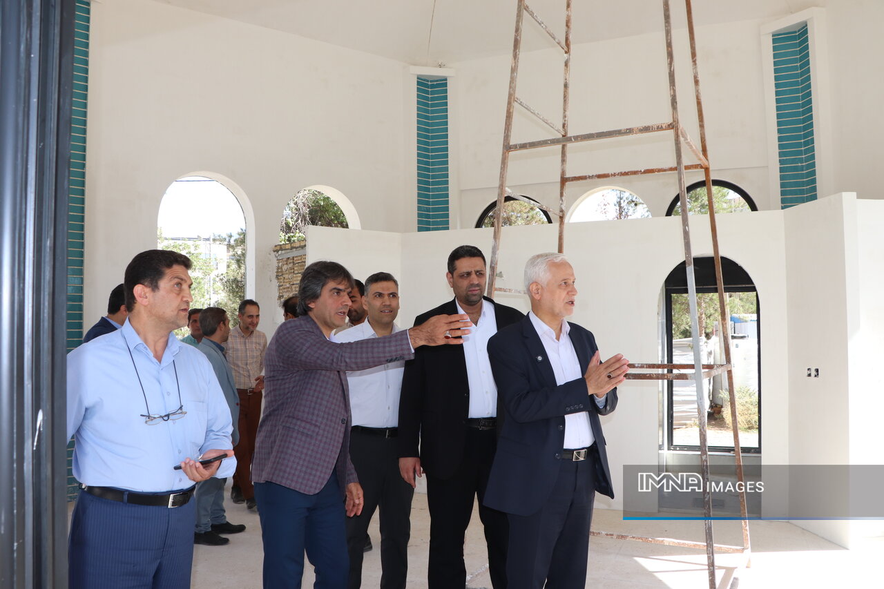 بازدید شهردار اصفهان از پروژه‌های فرهنگی، اجتماعی و ورزشی منطقه ۱۲