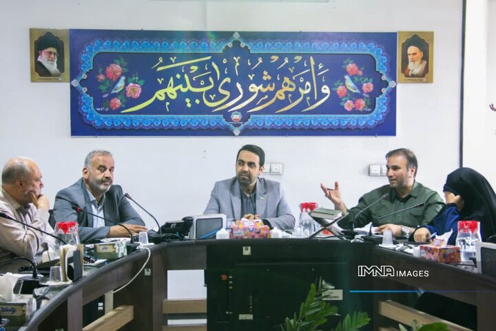 تعرفه پیشنهادی تابلوهای محیطی سال ۱۴۰۴ شهر اصفهان تصویب شد