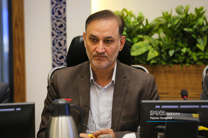 اعمال نظارت دقیق و جدی بر پیمانکاران و مناطق شهرداری برای نگهداری فضای سبز