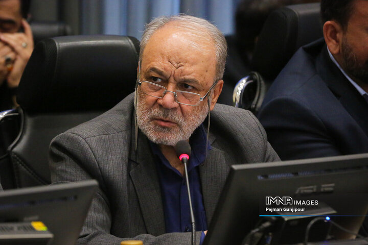 اصفهان برای ۵ مسیر و جمعیت ۵.۵ میلیون نفر نیازمند آبرسانی است