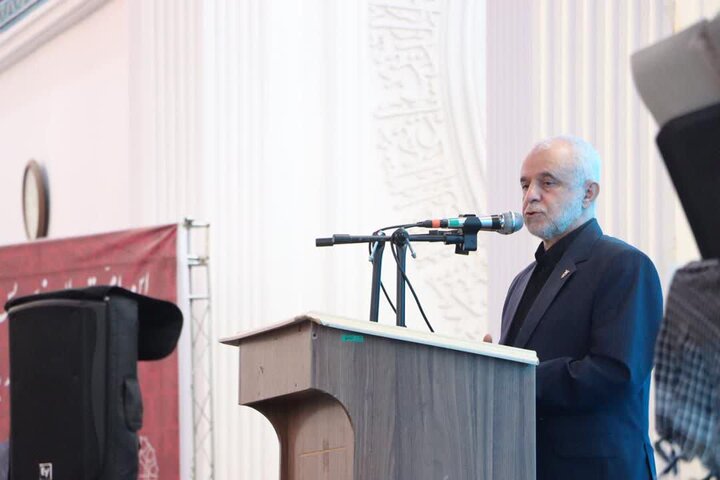 خانواده‌های معظم شهدا چشم و چراغ ملت هستند