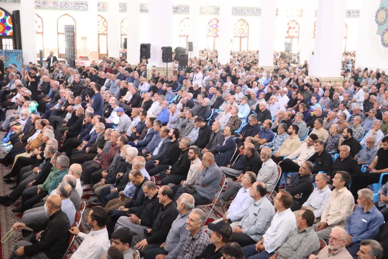 خانواده‌های معظم شهدا چشم و چراغ ملت هستند