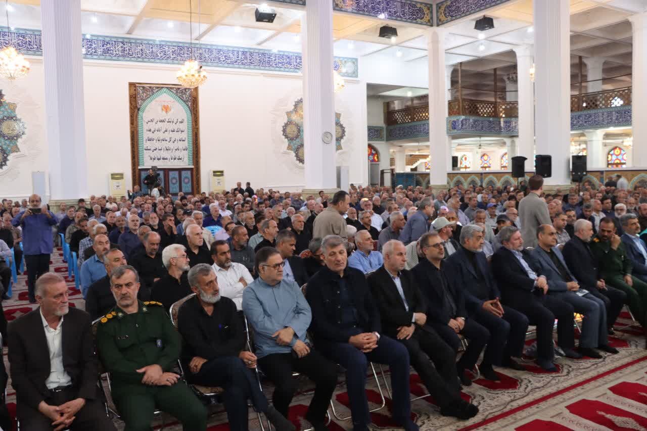 خانواده‌های معظم شهدا چشم و چراغ ملت هستند