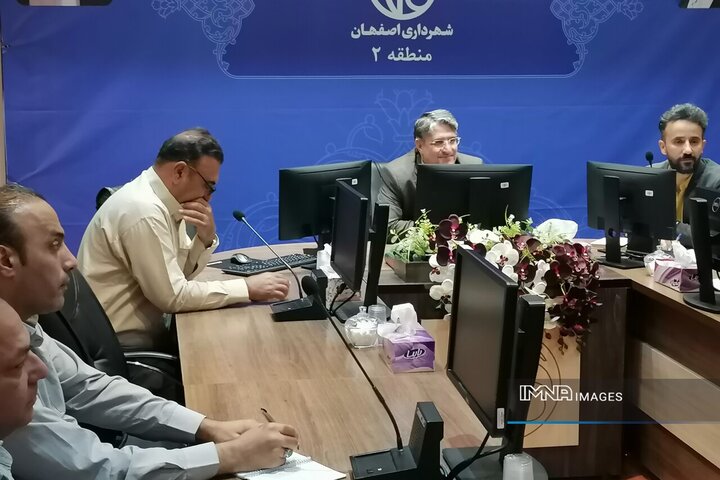 برگزاری جلسه ستاد مهر در منطقه ۲ اصفهان برای بهبود وضعیت ترافیکی مدارس